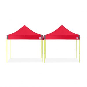 улук за шатри E-Z UP® монтиран между две шатри далечен план