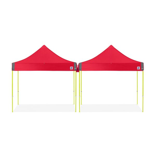 улук за шатри E-Z UP® монтиран между две шатри далечен план