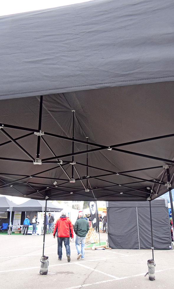 Рамката на професионална 6 метрова шатра E-Z UP® Eclipse - погледната отдолу